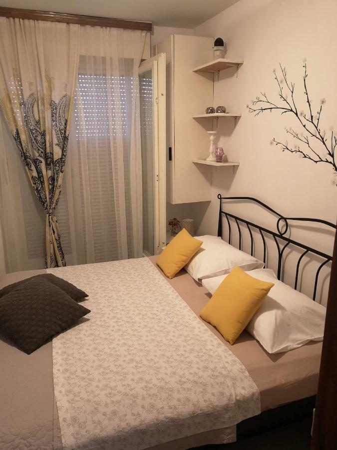 Apartman Mera Apartment Zadar Bagian luar foto